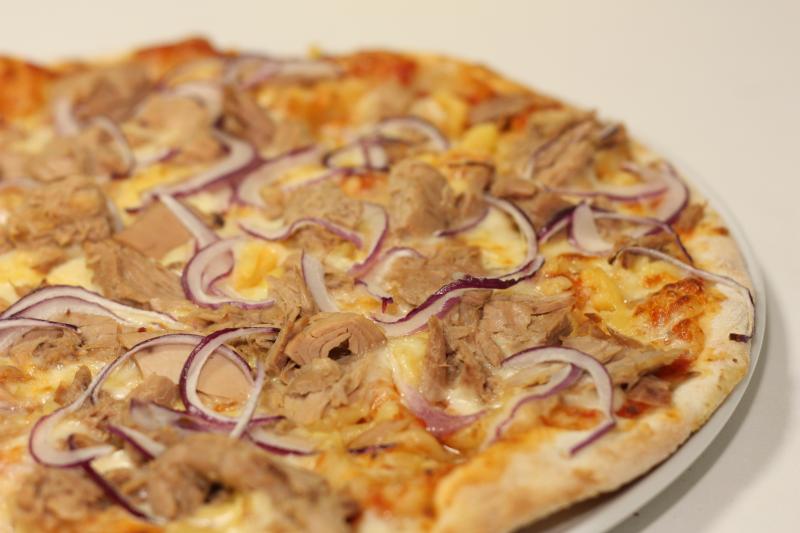 Pizza veloce con cipolla rossa e tonno | Patatefritte